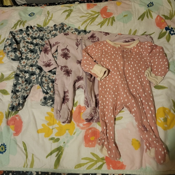 💜SOLD💜3 baby girl sleepers - Picture 1 of 8